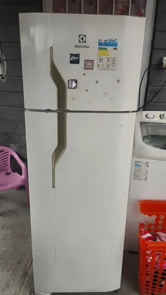 Geladeira Electrolux DC35A Degelo Prático 260 L 127 V