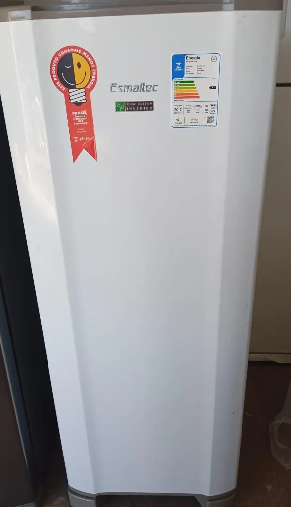 Geladeira Esmaltec ROC31 PRO 245 L 127 V
